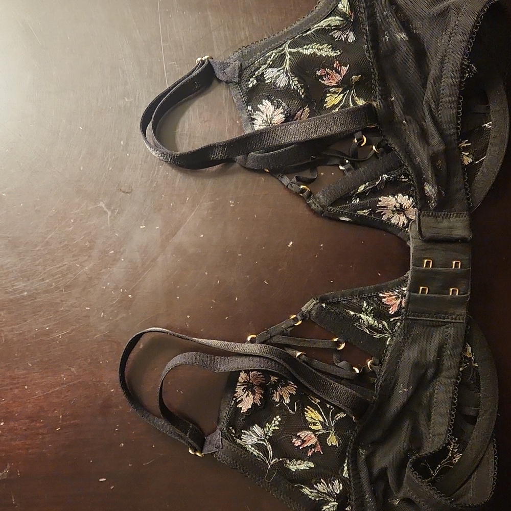 Victoria's Secret Floral Unlined Bra - Picture 2 of 2